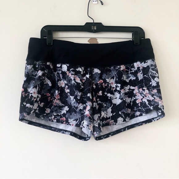 Lululemon Run Times Short II in Spring Bloom Multi Black Size 8 - Picture 4 of 11